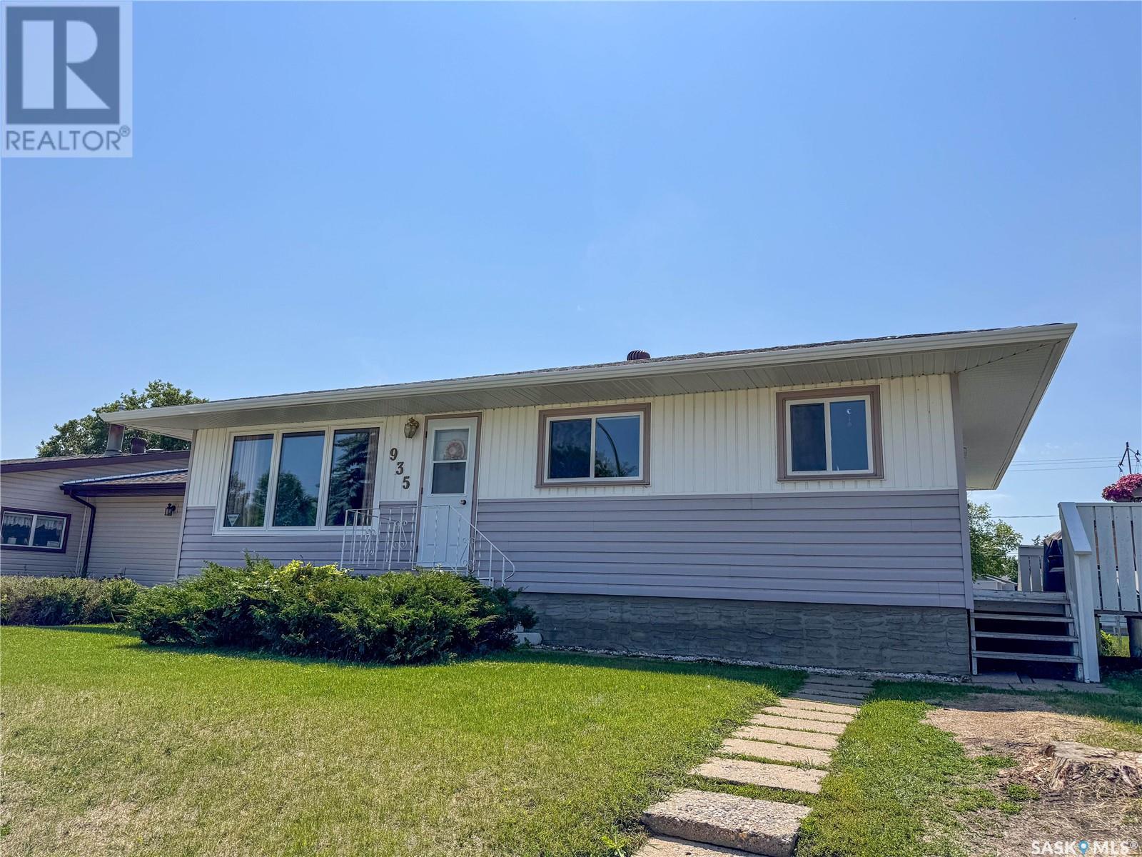 935 1st STREET E, prince albert, Saskatchewan