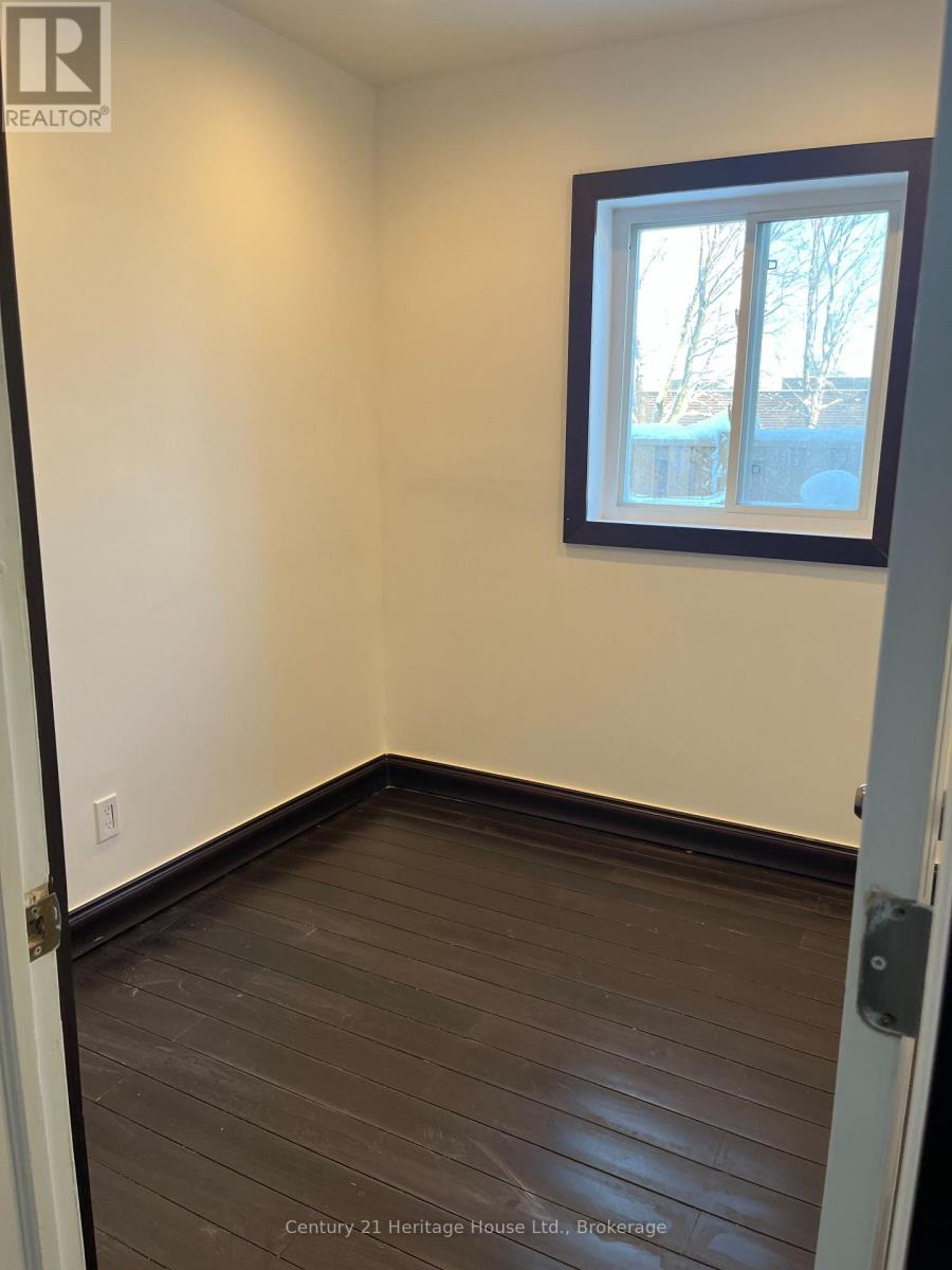 365 Durham Street W, Wellington North (Mount Forest), Ontario  N0G 2L1 - Photo 14 - X12262975