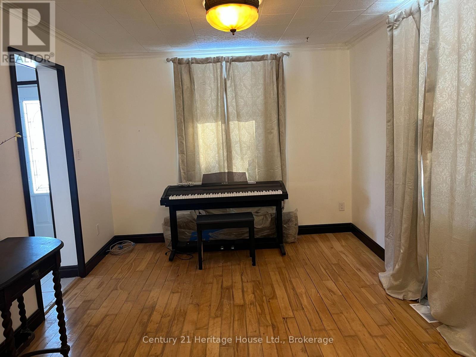 365 Durham Street W, Wellington North (Mount Forest), Ontario  N0G 2L1 - Photo 7 - X12262975