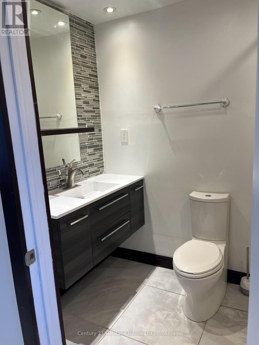 365 Durham Street W, Wellington North (Mount Forest), Ontario  N0G 2L1 - Photo 9 - X12262975