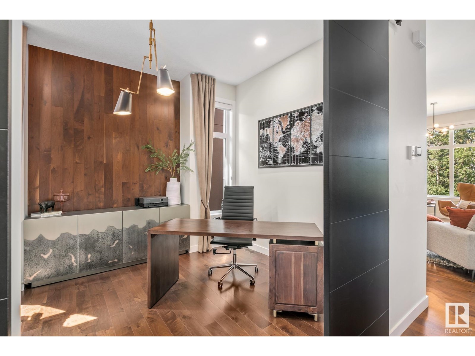 Property at 699 HOWATT DR SW image 3