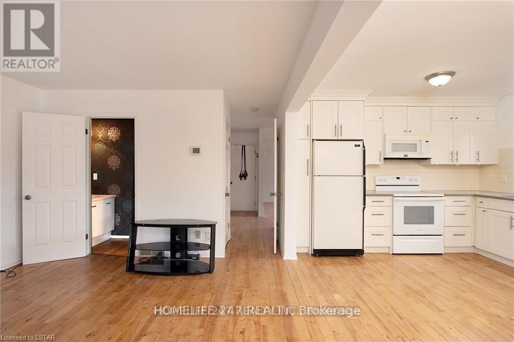 55 Galt Road, Stratford, Ontario  N5A 7S6 - Photo 25 - X12248386