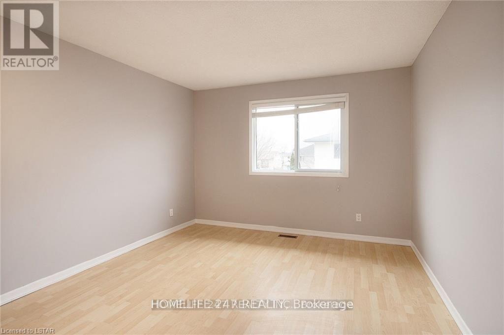 55 Galt Road, Stratford, Ontario  N5A 7S6 - Photo 18 - X12248386
