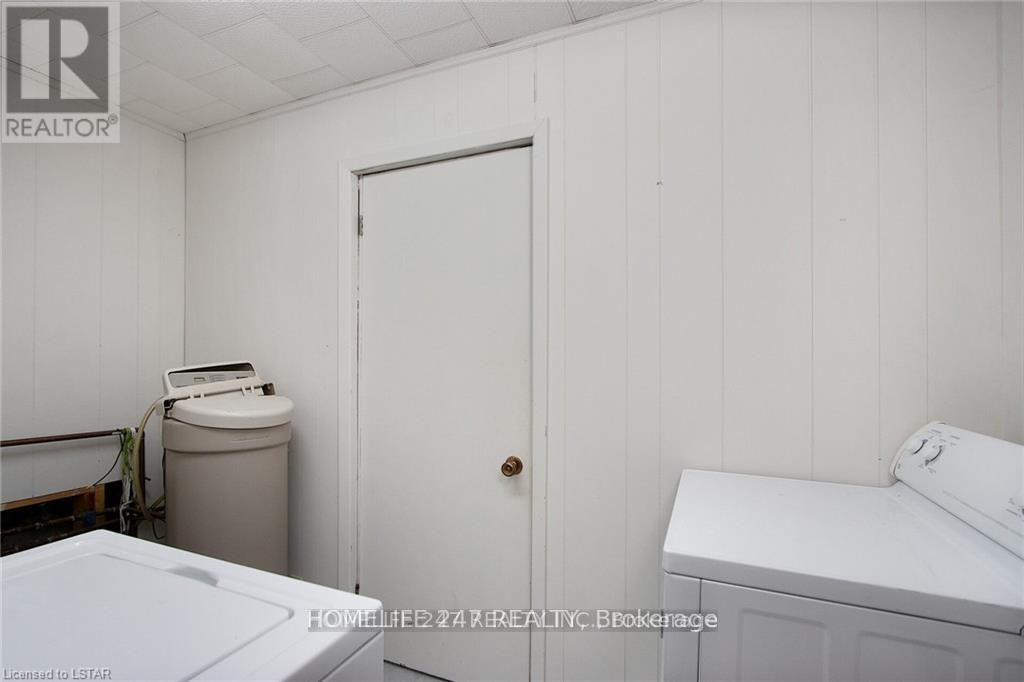 55 Galt Road, Stratford, Ontario  N5A 7S6 - Photo 7 - X12248386