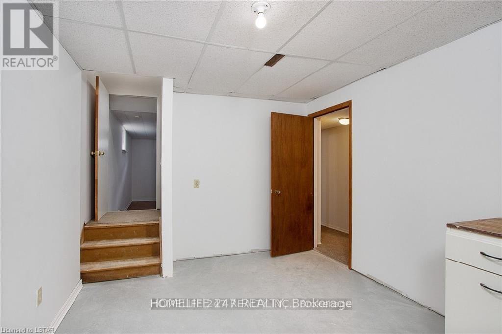 55 Galt Road, Stratford, Ontario  N5A 7S6 - Photo 13 - X12248386