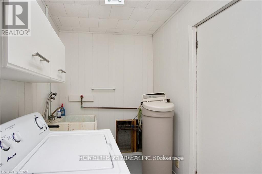 55 Galt Road, Stratford, Ontario  N5A 7S6 - Photo 8 - X12248386