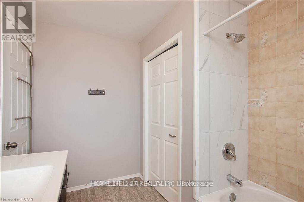 55 Galt Road, Stratford, Ontario  N5A 7S6 - Photo 15 - X12248386