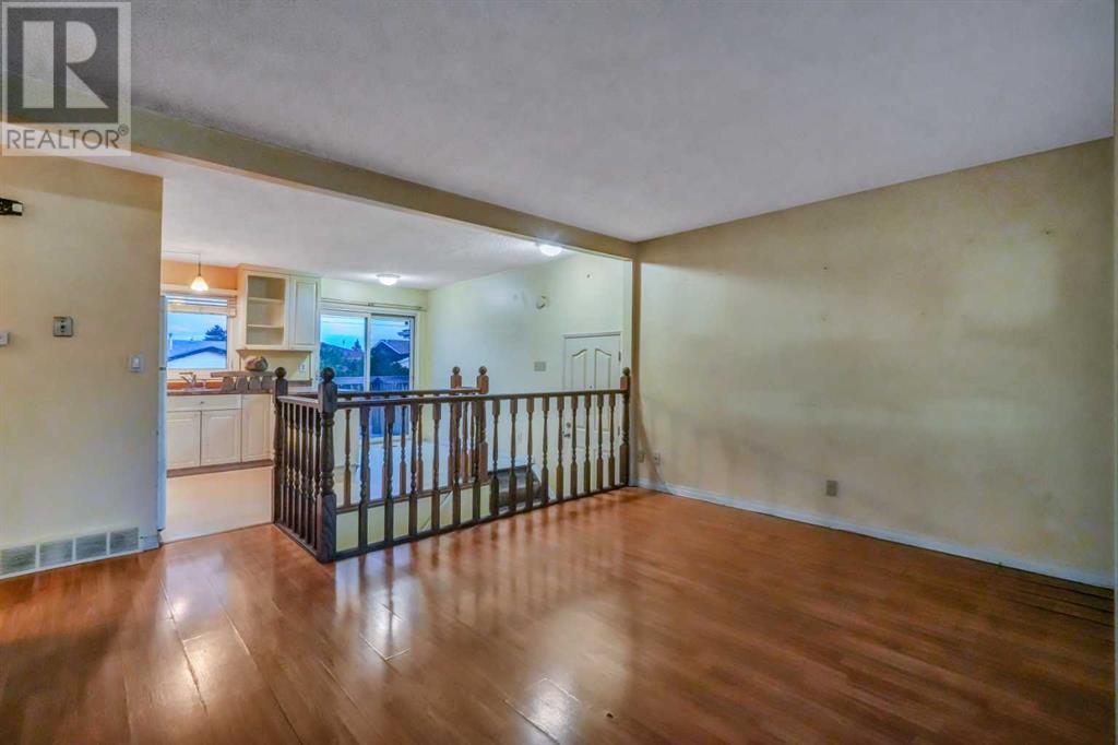 Property at 71 Maranda Close NE image 4