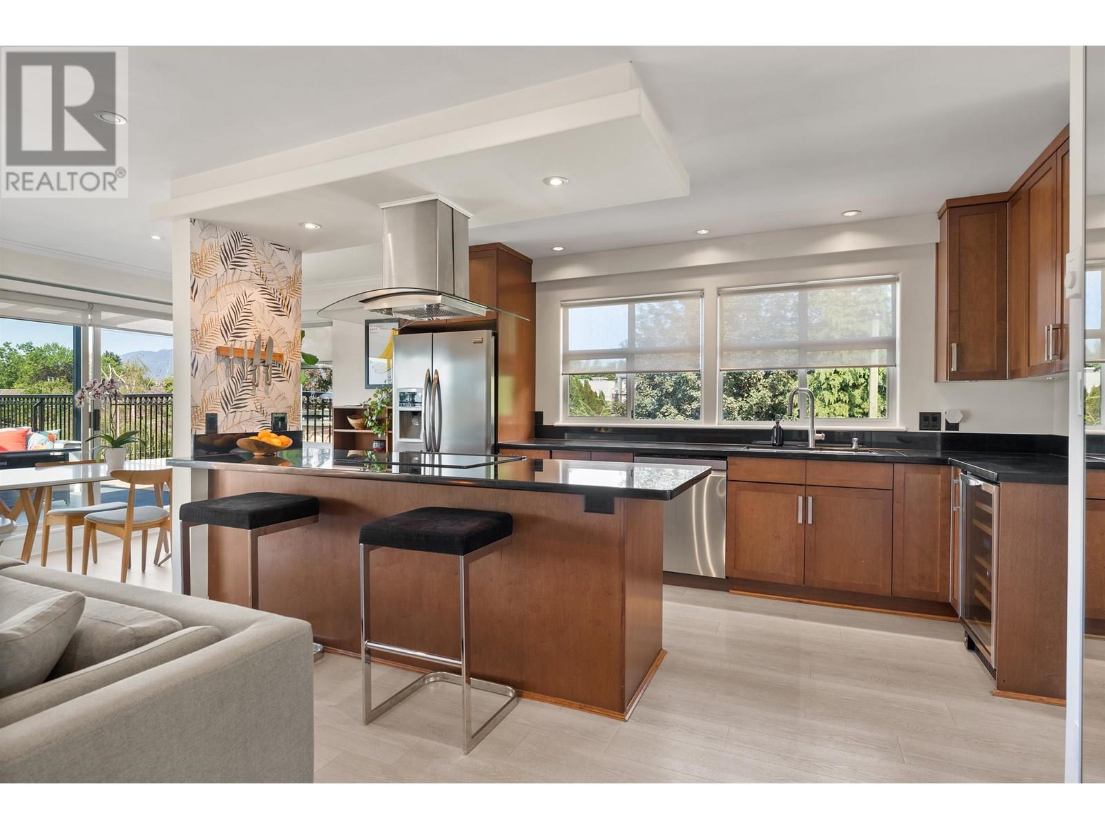 401 29 TEMPLETON DRIVE, vancouver, British Columbia V5L4M9