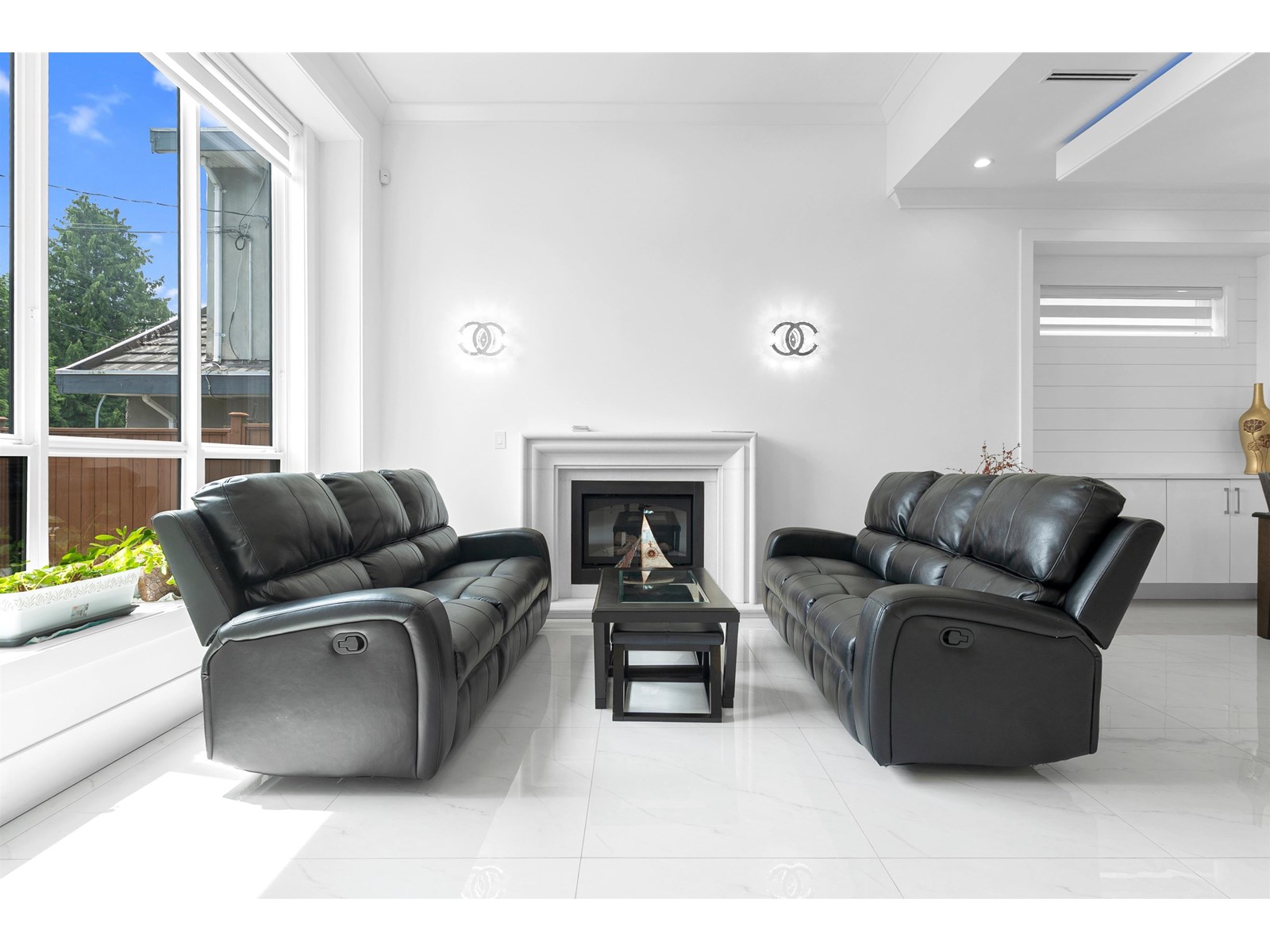 Property at 14231 70A AVENUE image 3