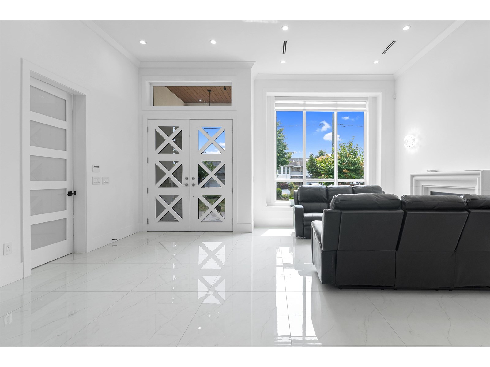 Property at 14231 70A AVENUE image 4