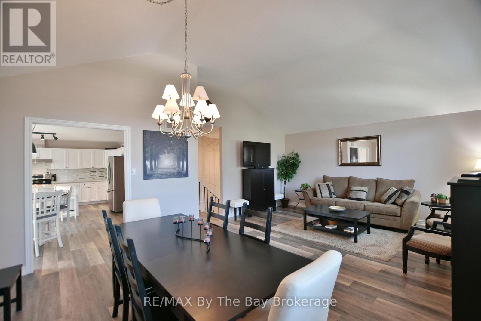 8 Pridham Court, Wasaga Beach, Ontario  L9Z 1M4 - Photo 11 - S12263184