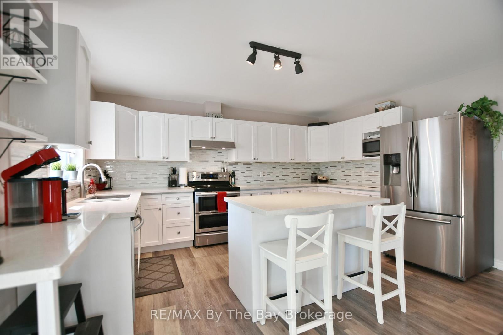 8 Pridham Court, Wasaga Beach, Ontario  L9Z 1M4 - Photo 14 - S12263184