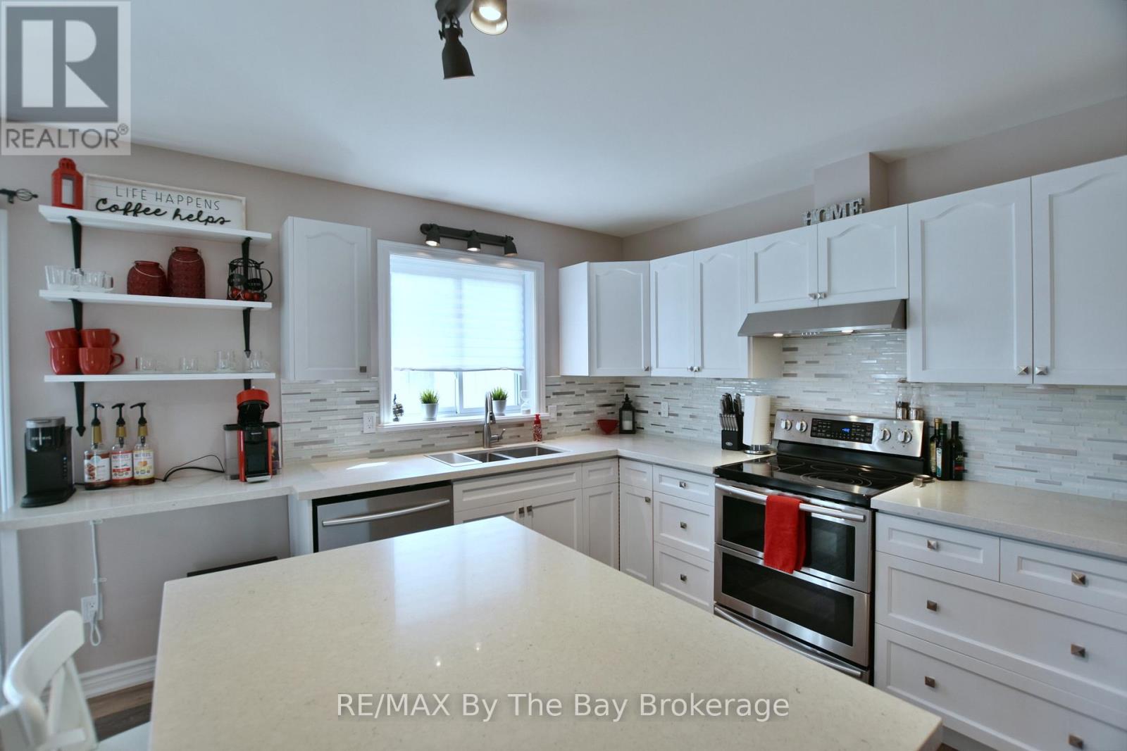 8 Pridham Court, Wasaga Beach, Ontario  L9Z 1M4 - Photo 15 - S12263184