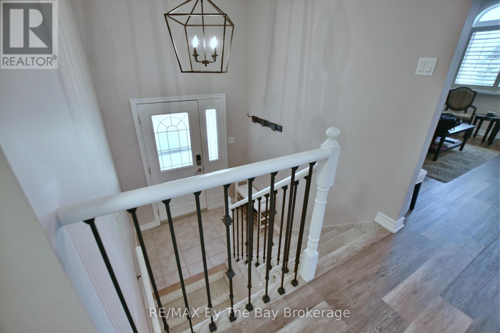 8 Pridham Court, Wasaga Beach, Ontario  L9Z 1M4 - Photo 3 - S12263184