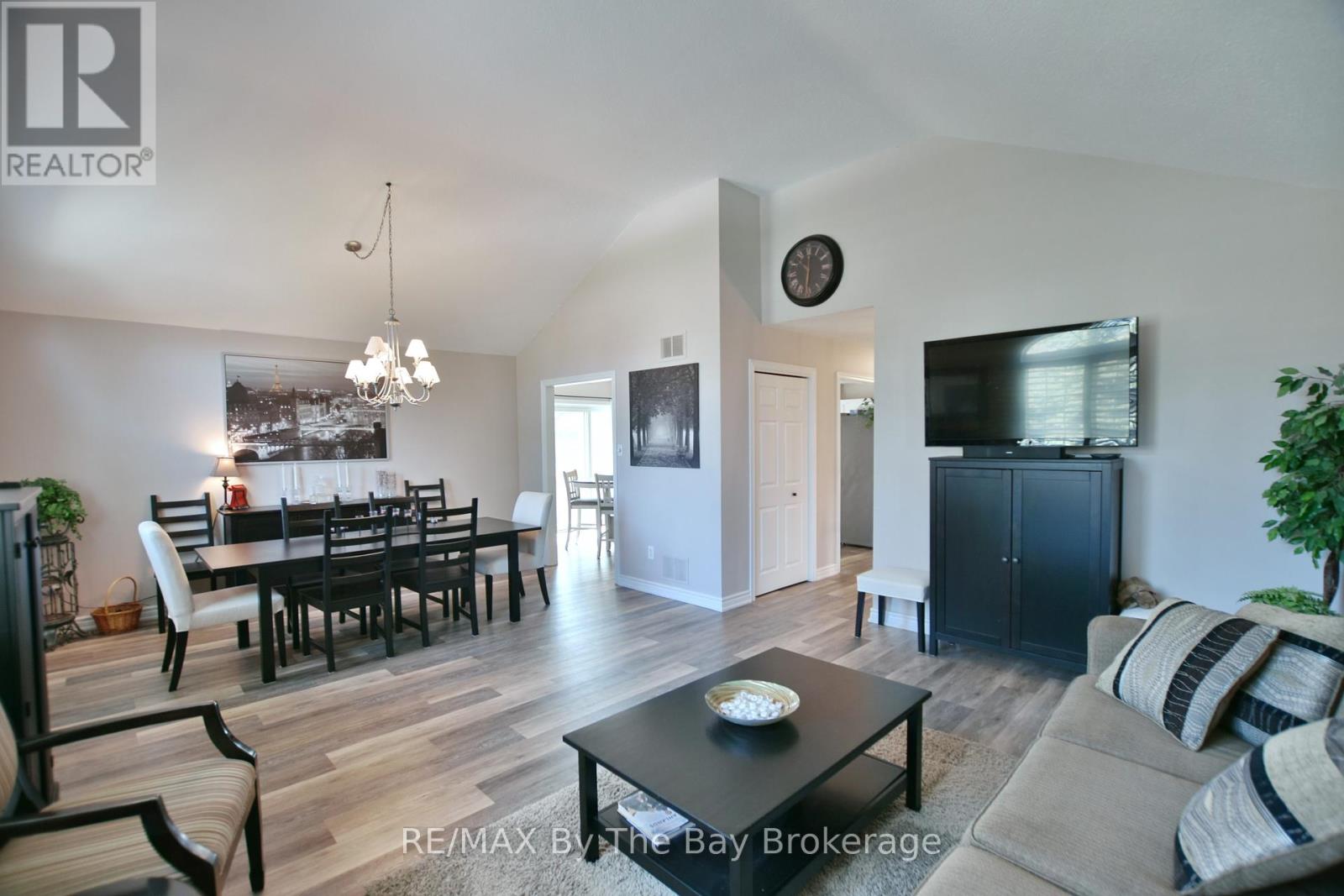 8 Pridham Court, Wasaga Beach, Ontario  L9Z 1M4 - Photo 7 - S12263184