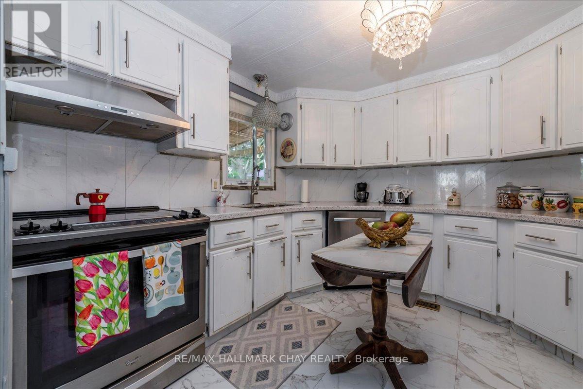 43 Linden Lane, Innisfil, Ontario  L9S 1P2 - Photo 10 - N12263052