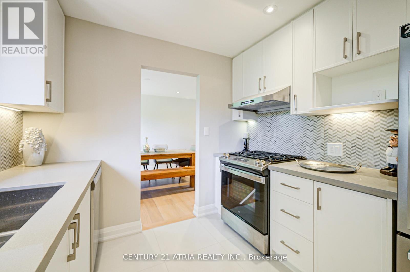 190 Romfield Circuit, Markham, Ontario  L3T 3J1 - Photo 13 - N12263112