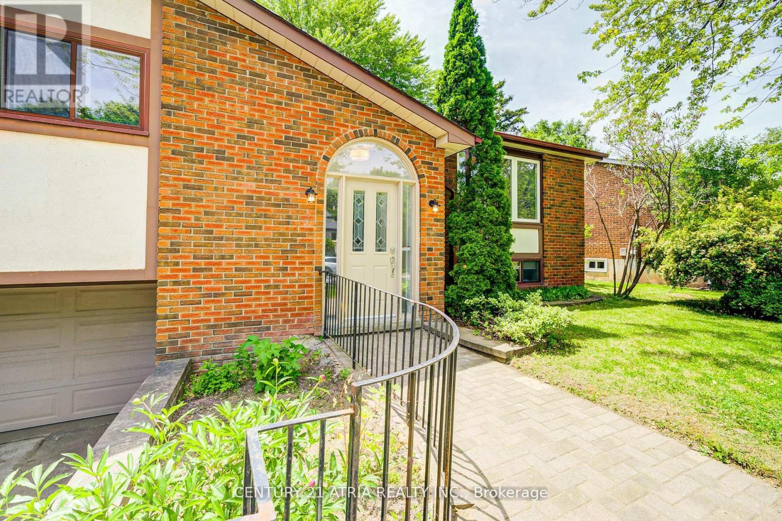 Property at 190 ROMFIELD CIRCUIT image 2