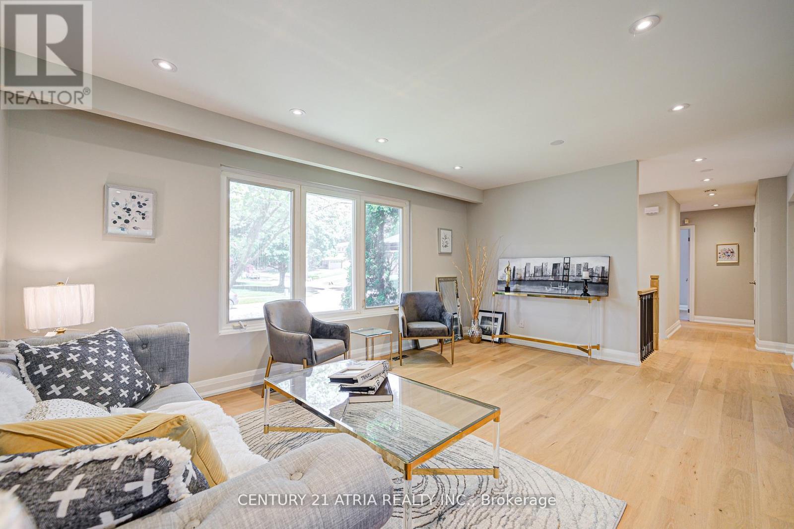 190 Romfield Circuit, Markham, Ontario  L3T 3J1 - Photo 6 - N12263112