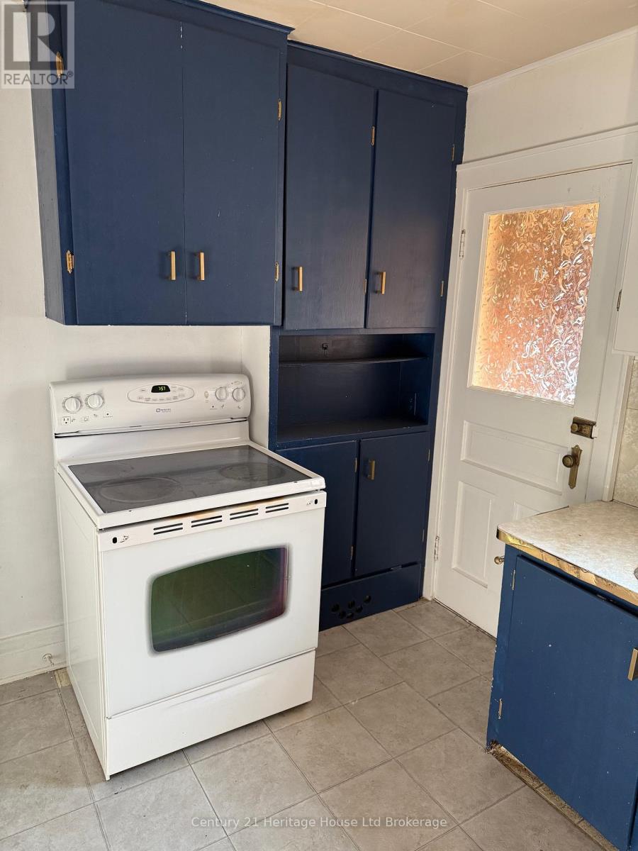 270 Vansittart Avenue, Woodstock (Woodstock - North), Ontario  N4S 6G3 - Photo 4 - X12263155