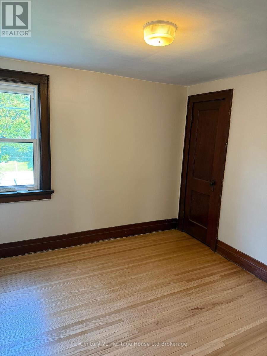 270 Vansittart Avenue, Woodstock (Woodstock - North), Ontario  N4S 6G3 - Photo 6 - X12263155