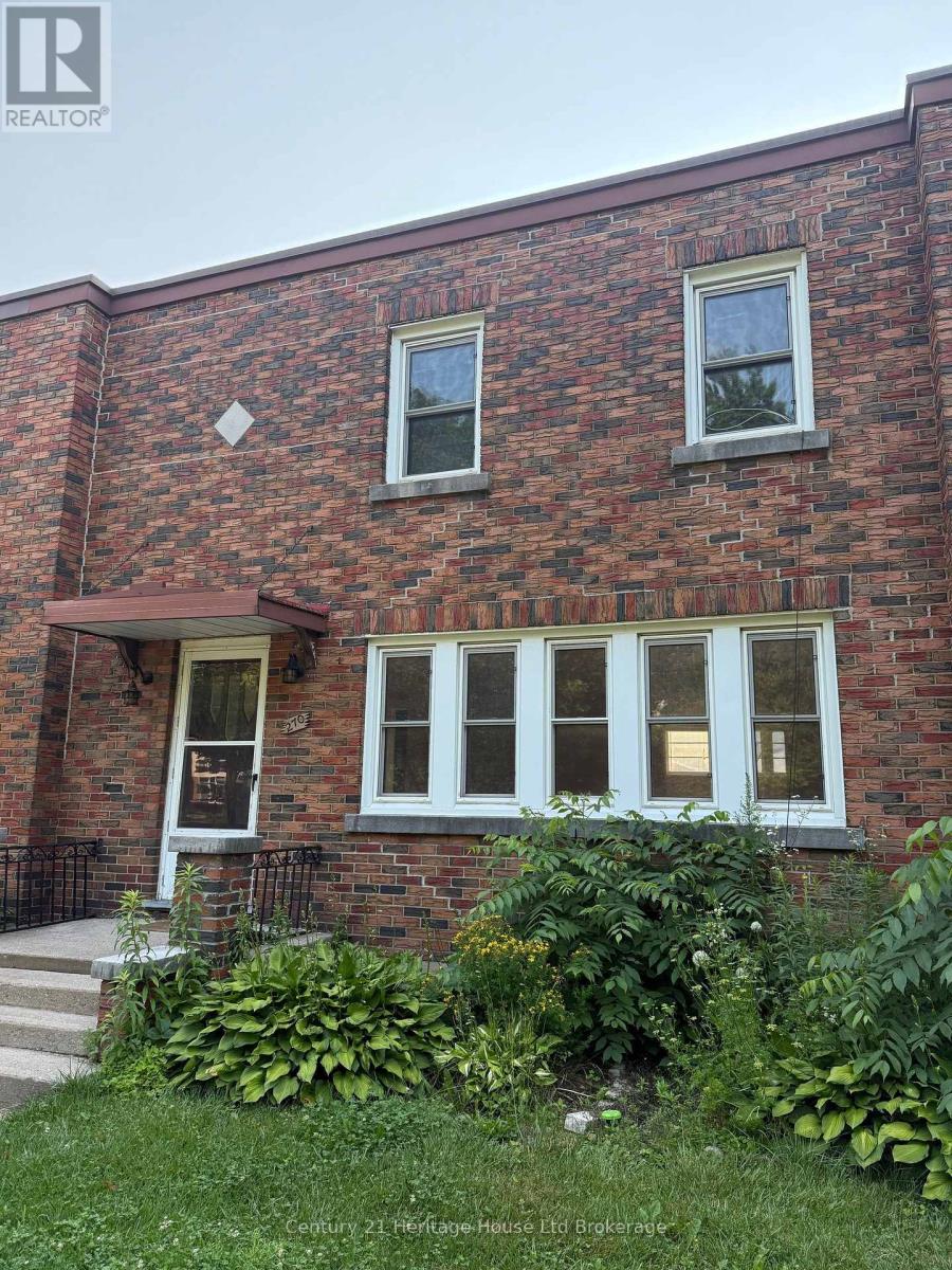 270 Vansittart Avenue, Woodstock (Woodstock - North), Ontario  N4S 6G3 - Photo 9 - X12263155
