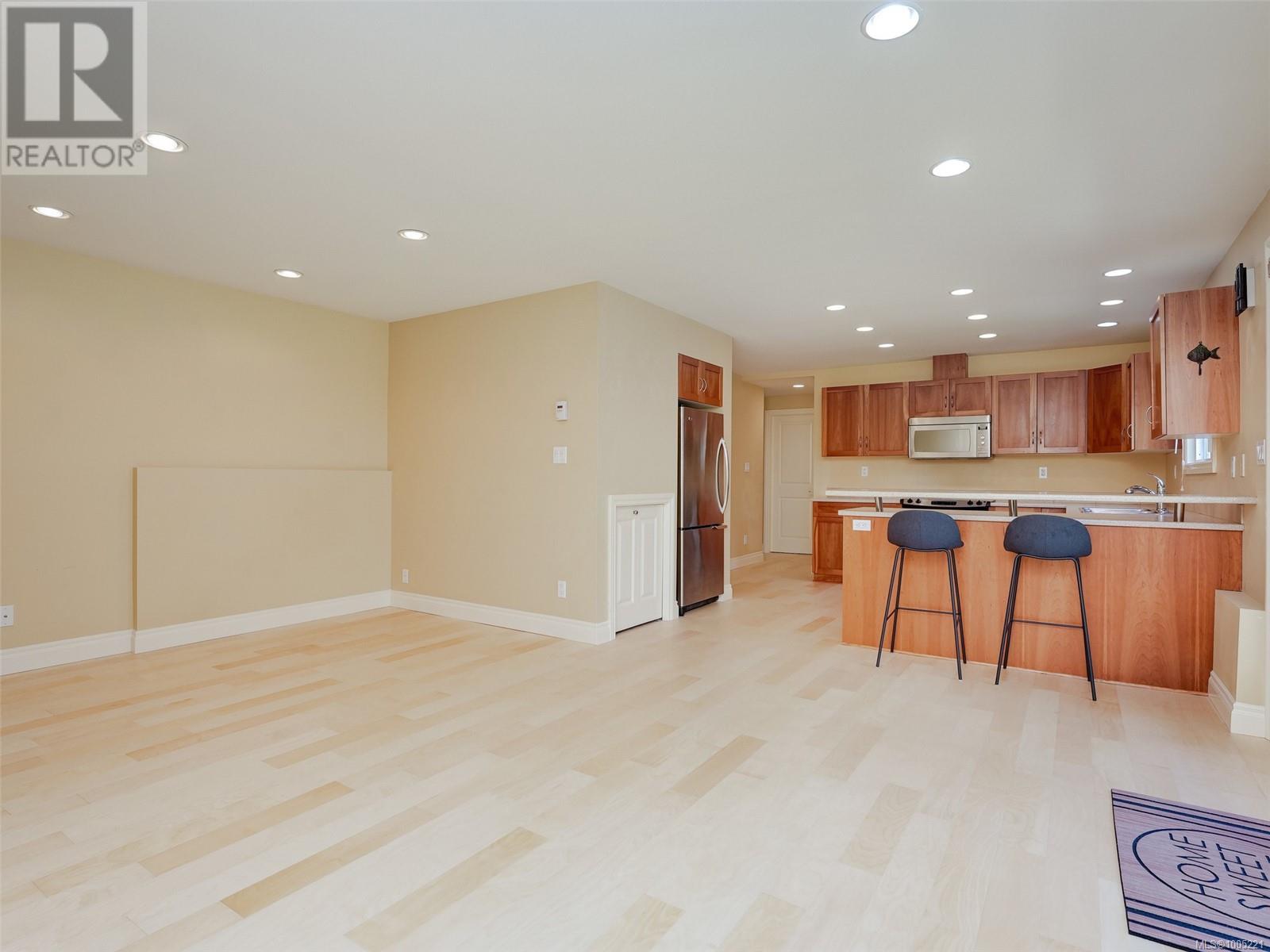Property at 1 329 Masters Rd image 4