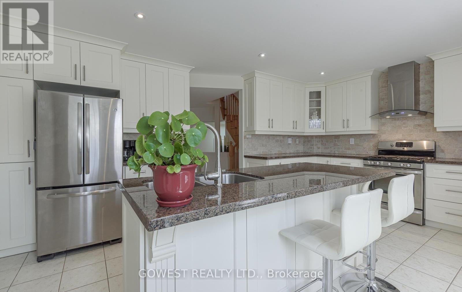 212 Roxton Road, Oakville (Ro River Oaks), Ontario  L6H 6M8 - Photo 13 - W12263016