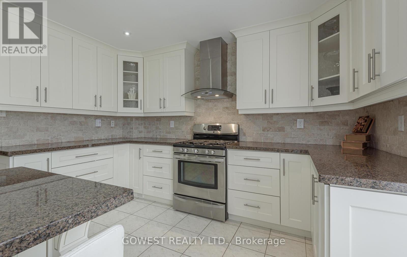 212 Roxton Road, Oakville (Ro River Oaks), Ontario  L6H 6M8 - Photo 14 - W12263016