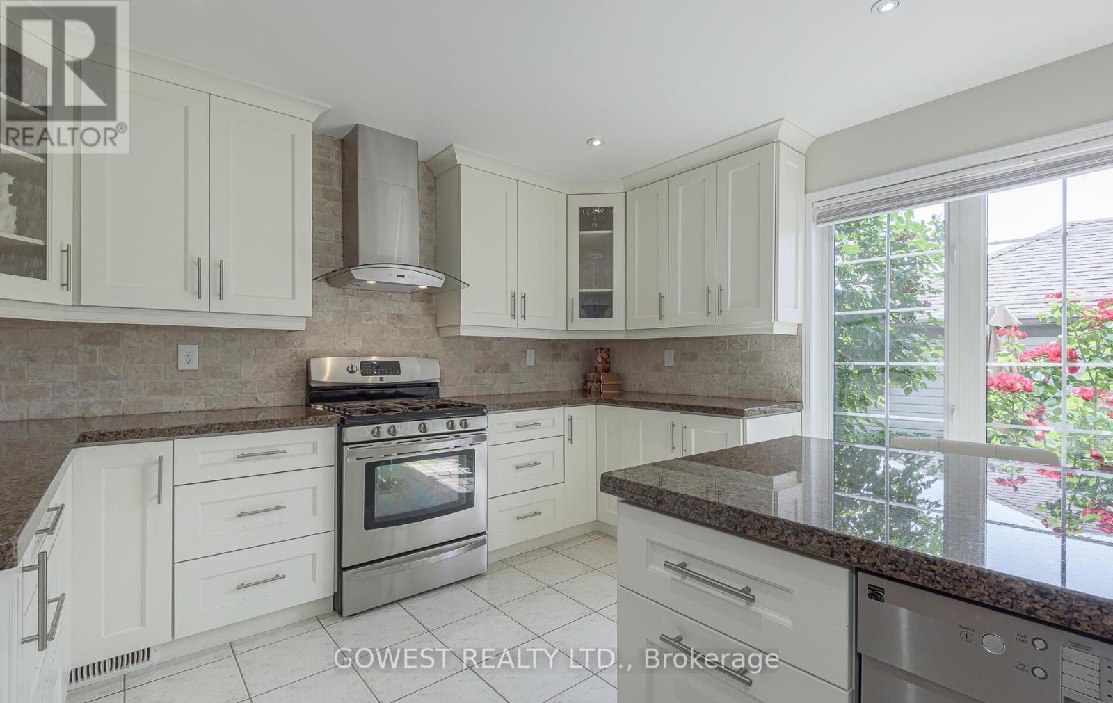 212 Roxton Road, Oakville (Ro River Oaks), Ontario  L6H 6M8 - Photo 15 - W12263016
