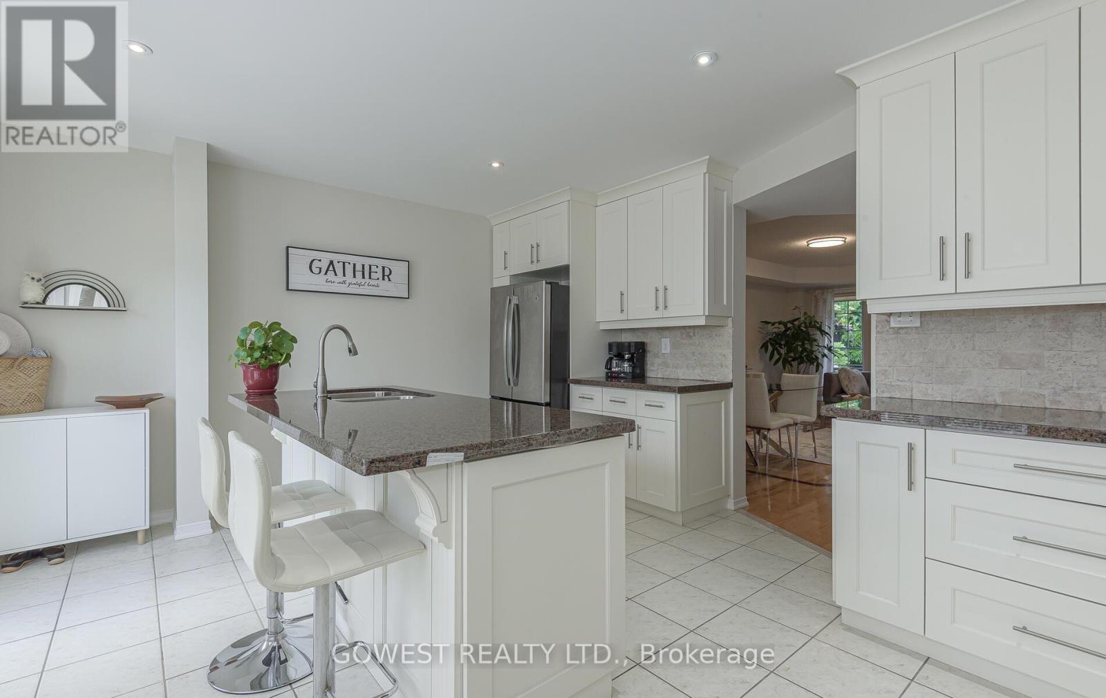 212 Roxton Road, Oakville (Ro River Oaks), Ontario  L6H 6M8 - Photo 17 - W12263016