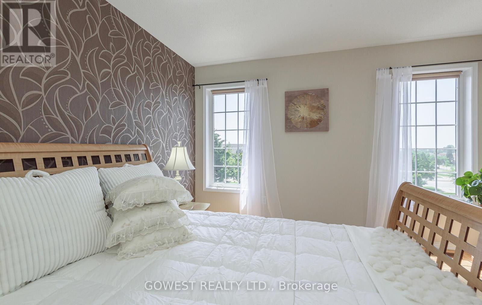 212 Roxton Road, Oakville (Ro River Oaks), Ontario  L6H 6M8 - Photo 33 - W12263016
