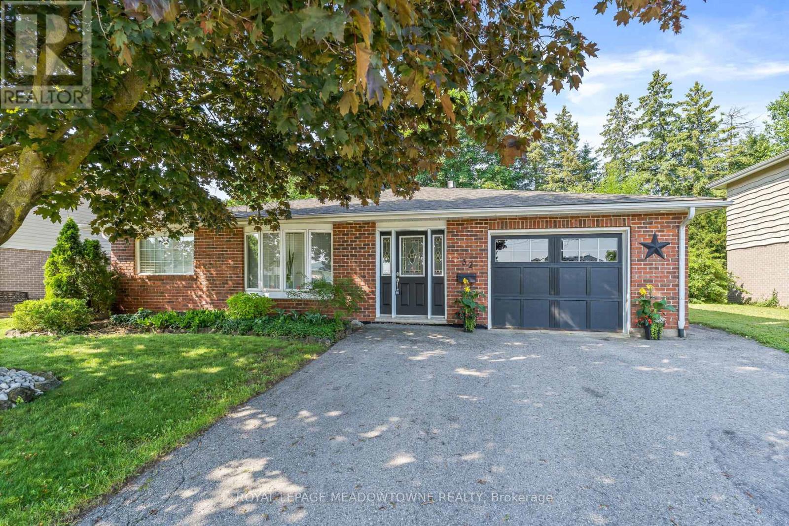 Property at 32 JOYCELYN CRESCENT image 1