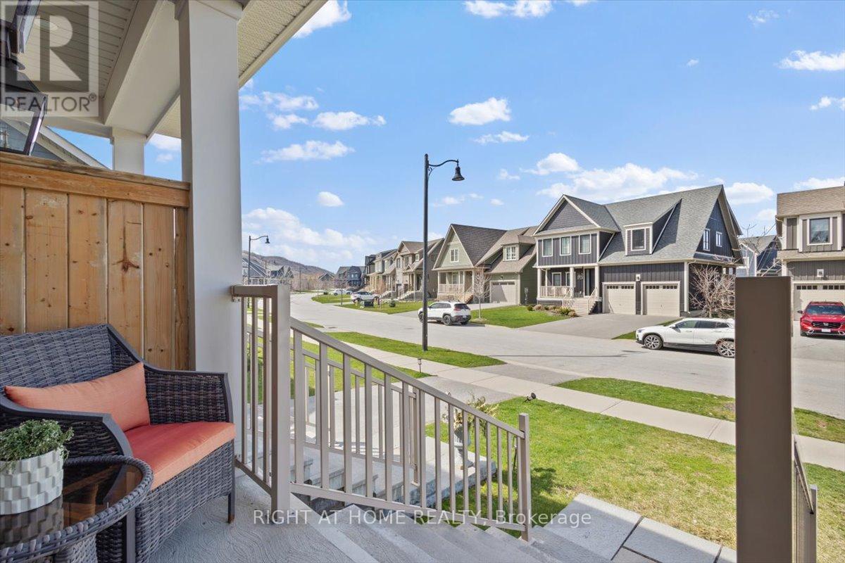 Property at 206 YELLOW BIRCH CRESCENT image 4