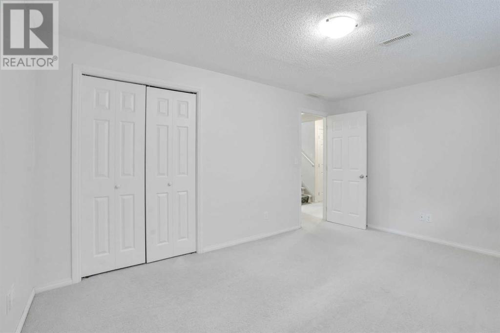 Property at 48 Saddleland Close NE image 2