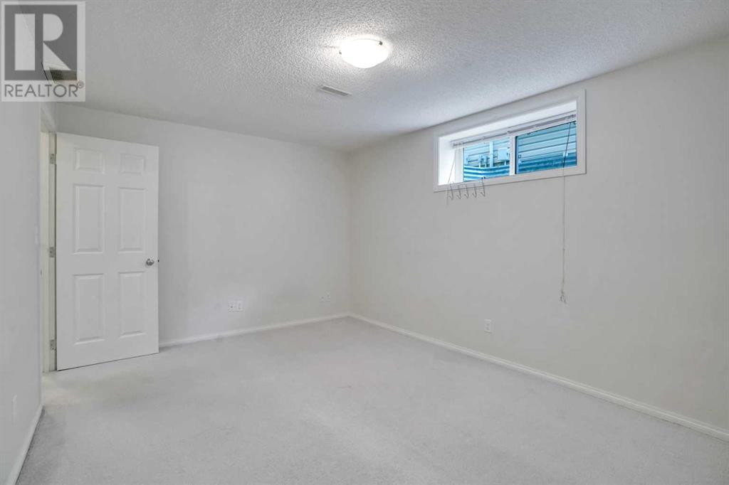 Property at 48 Saddleland Close NE image 3