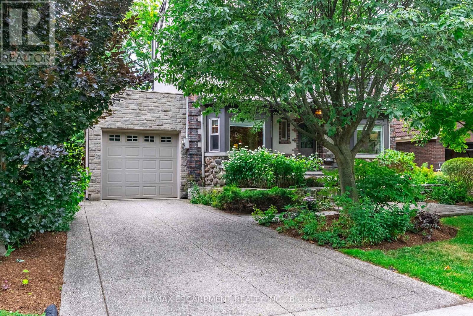 Property at 158 DALEWOOD CRESCENT image 3