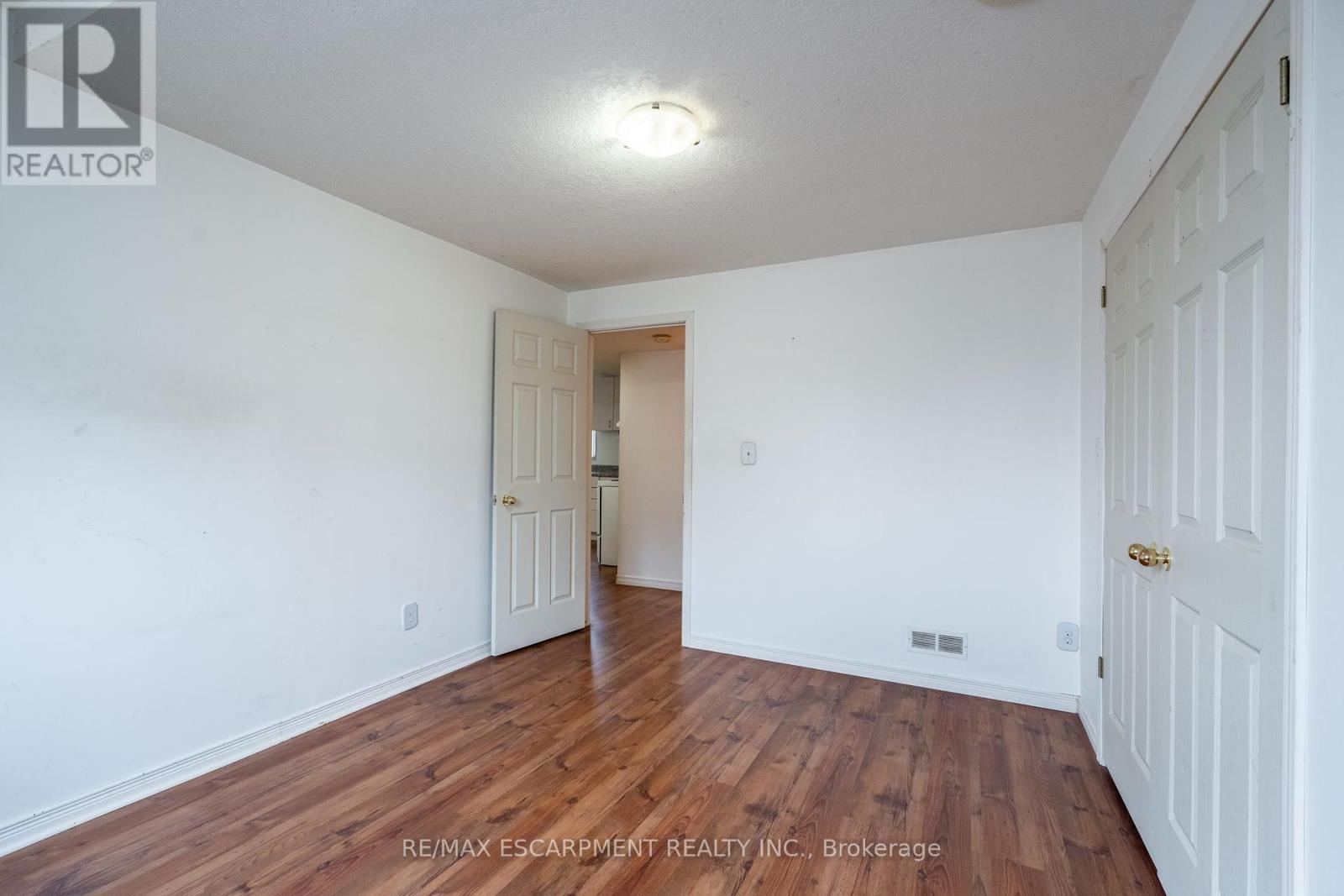 154-156 Freelton Road, Hamilton, Ontario  L8B 0Z5 - Photo 8 - X12263234