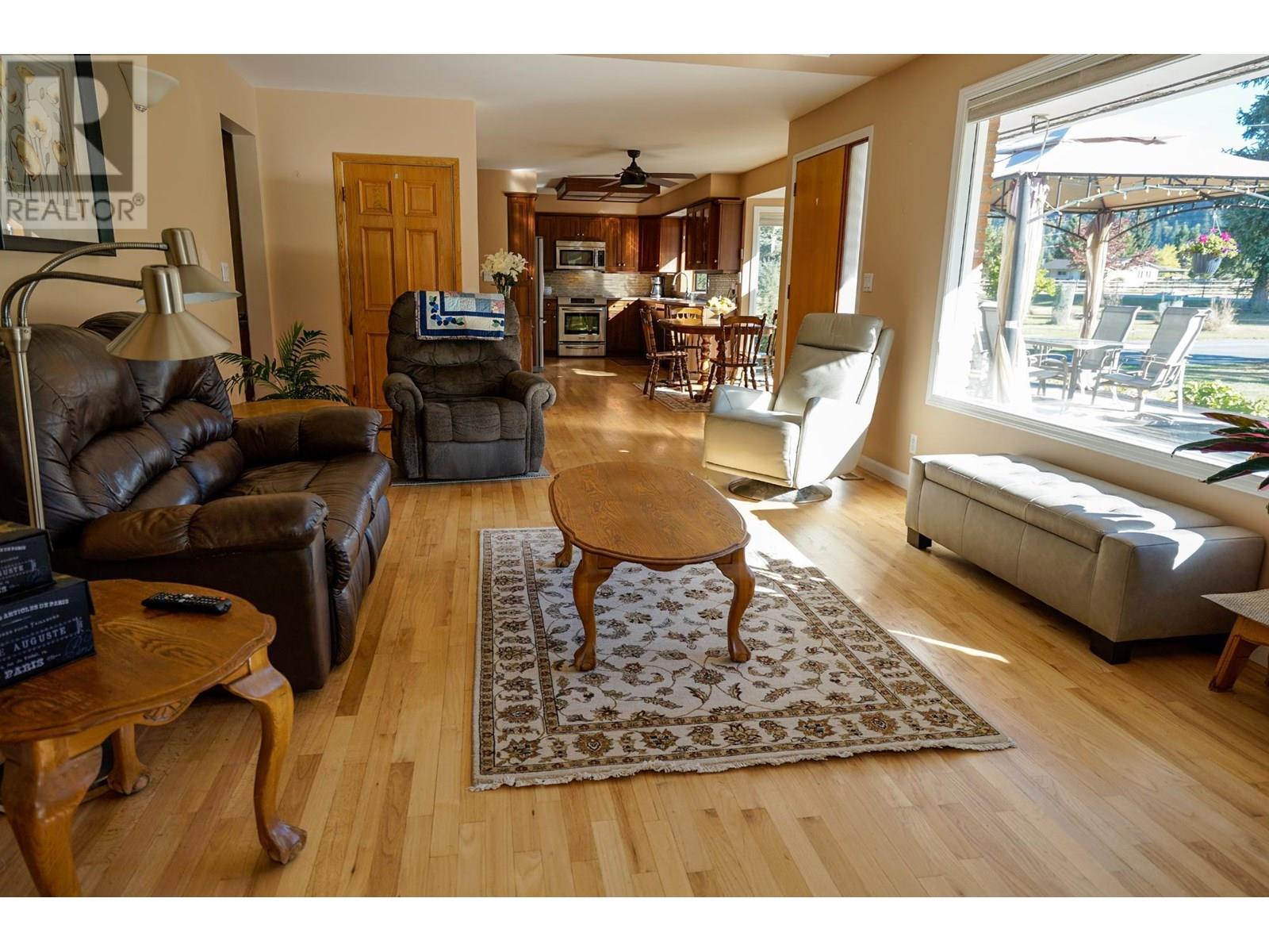 2697 Shoreacres Road, Castlegar, British Columbia  V1N 4R1 - Photo 12 - 10354770