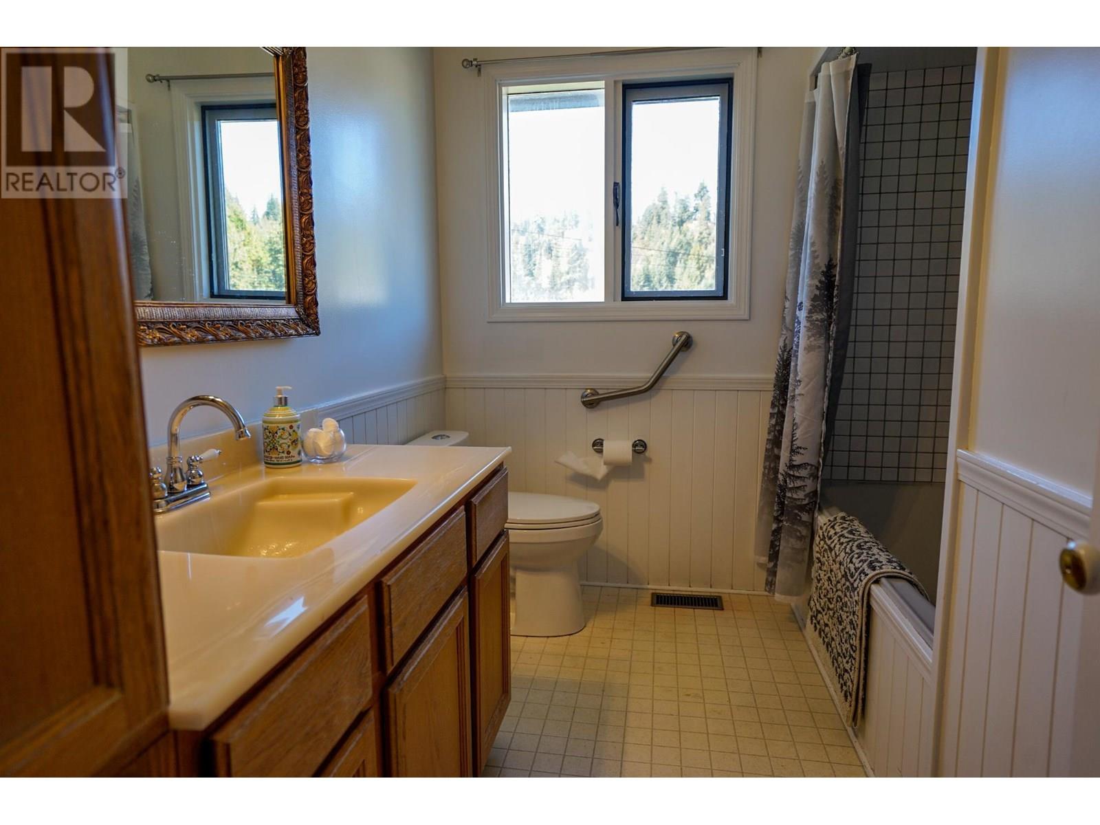 2697 Shoreacres Road, Castlegar, British Columbia  V1N 4R1 - Photo 21 - 10354770