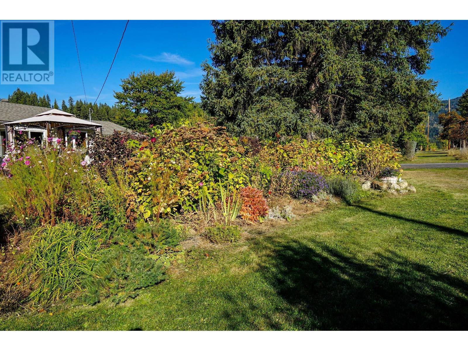 2697 Shoreacres Road, Castlegar, British Columbia  V1N 4R1 - Photo 28 - 10354770