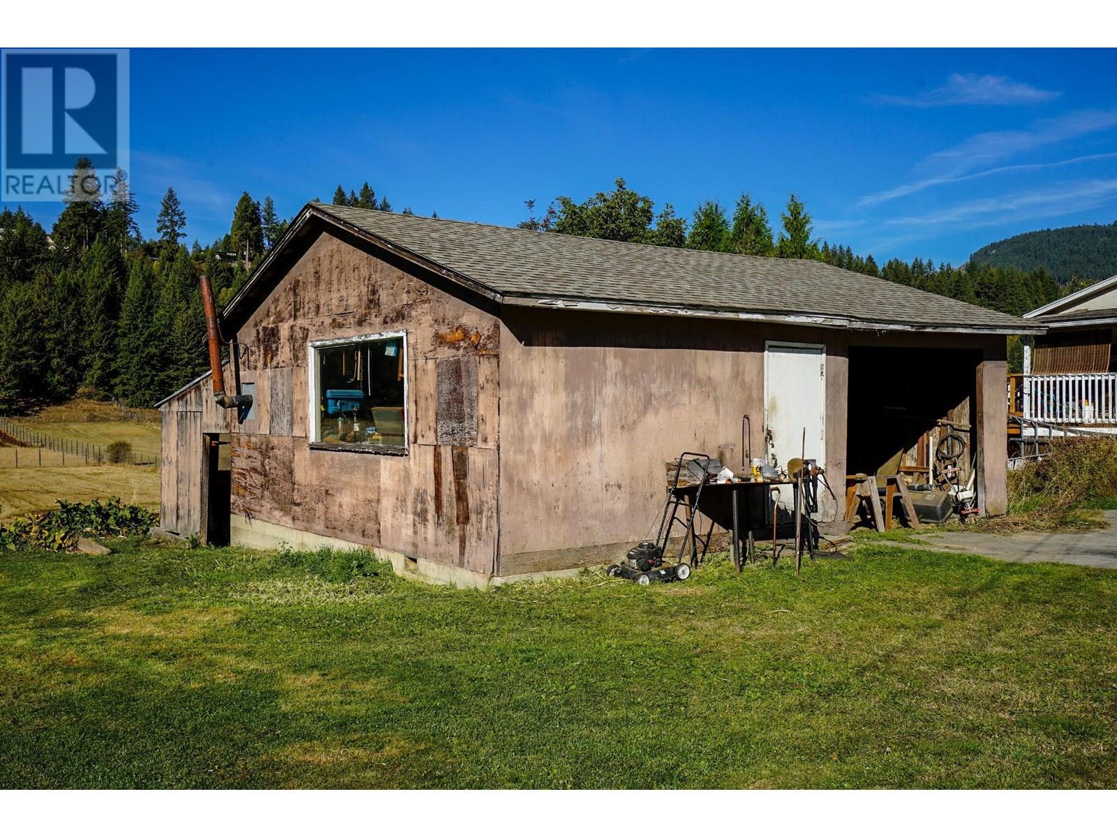 2697 Shoreacres Road, Castlegar, British Columbia  V1N 4R1 - Photo 29 - 10354770