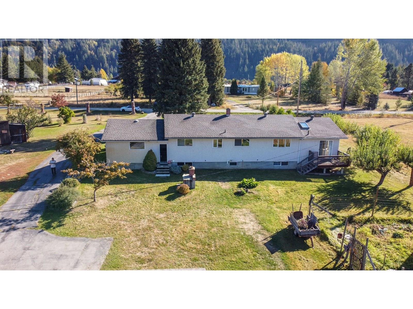 2697 Shoreacres Road, Castlegar, British Columbia  V1N 4R1 - Photo 33 - 10354770