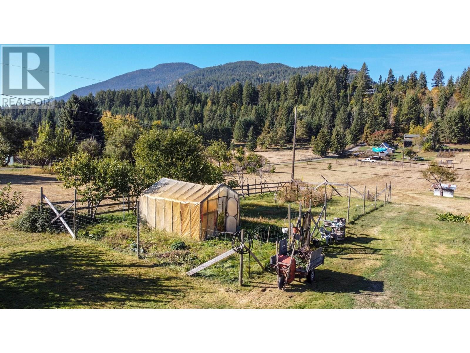 2697 Shoreacres Road, Castlegar, British Columbia  V1N 4R1 - Photo 35 - 10354770