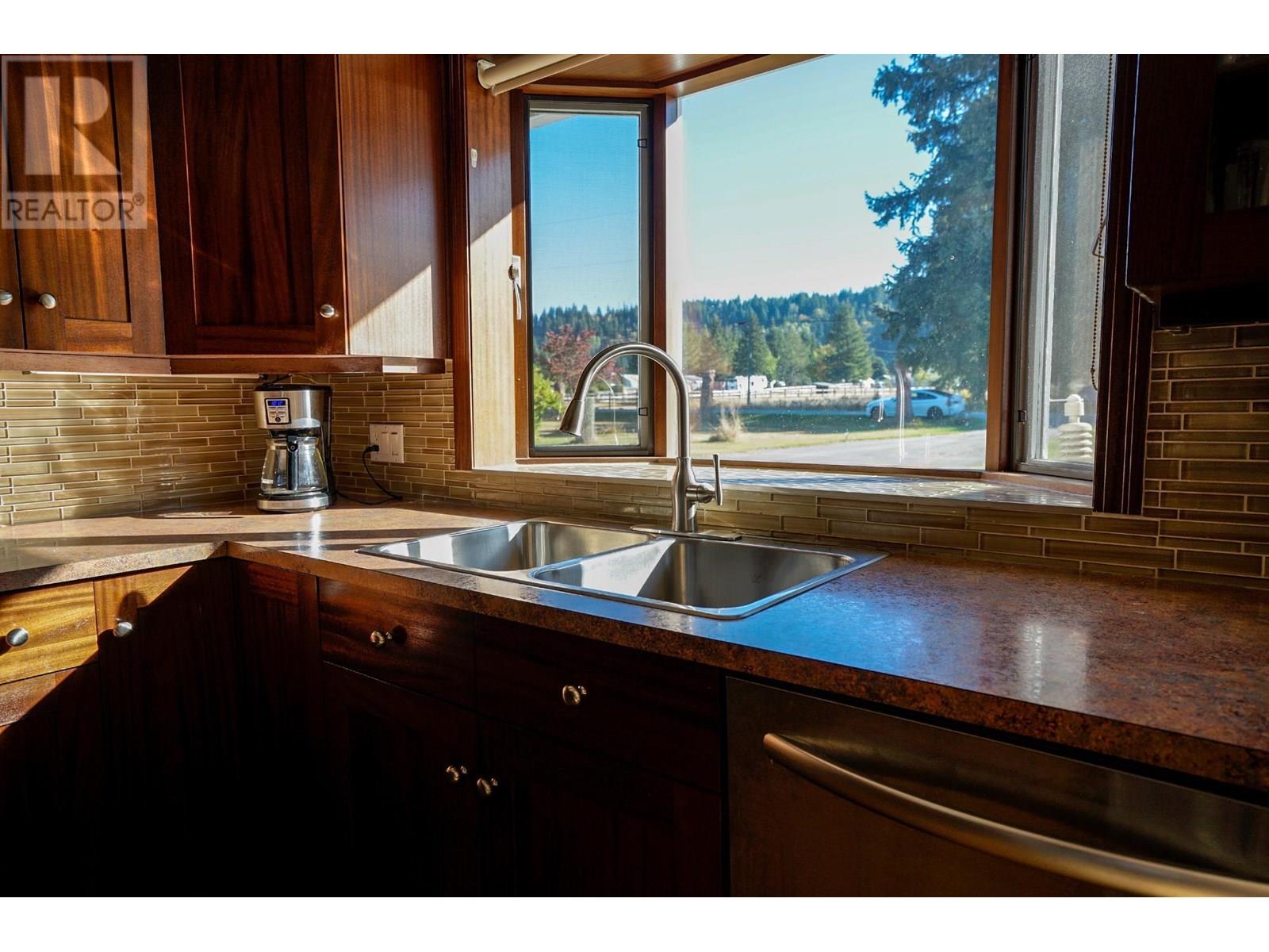 2697 Shoreacres Road, Castlegar, British Columbia  V1N 4R1 - Photo 6 - 10354770