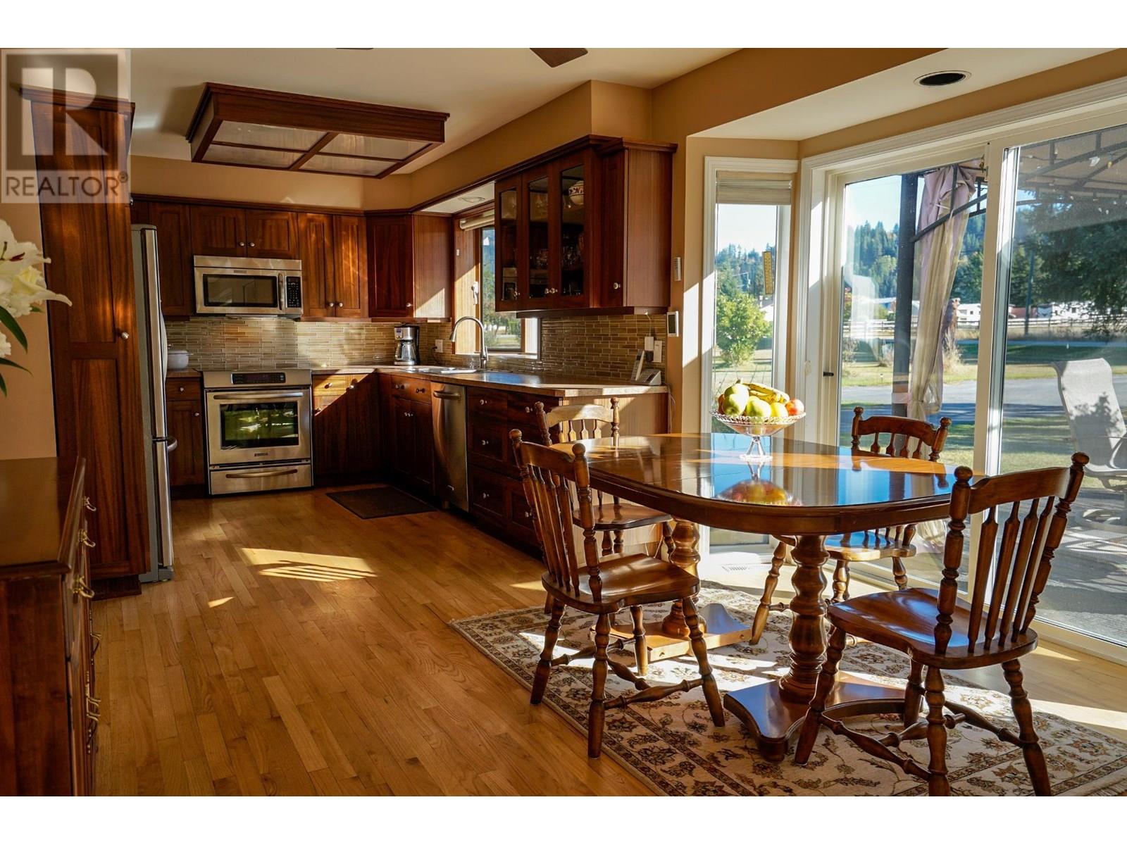 2697 Shoreacres Road, Castlegar, British Columbia  V1N 4R1 - Photo 9 - 10354770