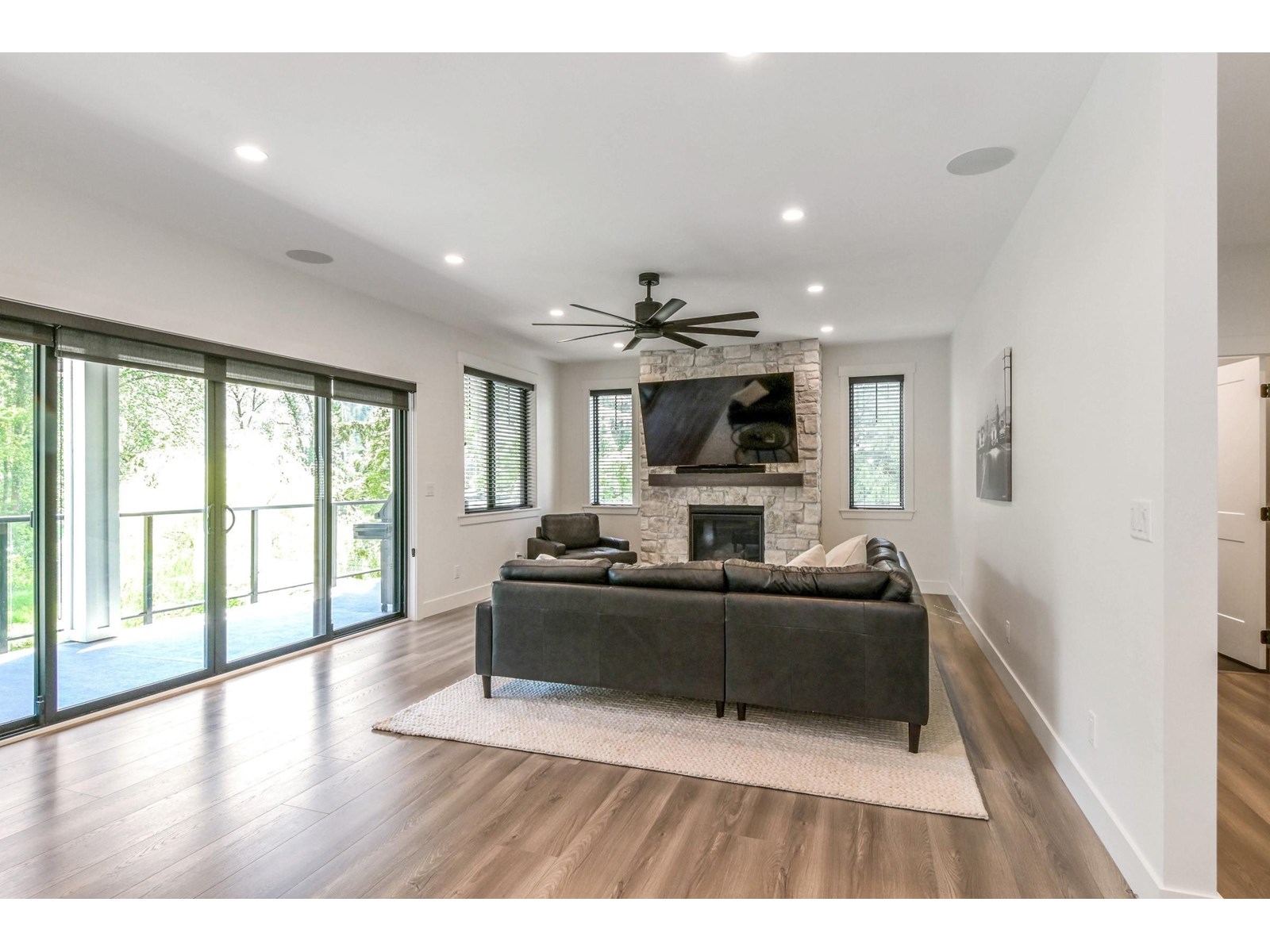 Property at 10080 MOUNTAINVIEW ROAD image 4