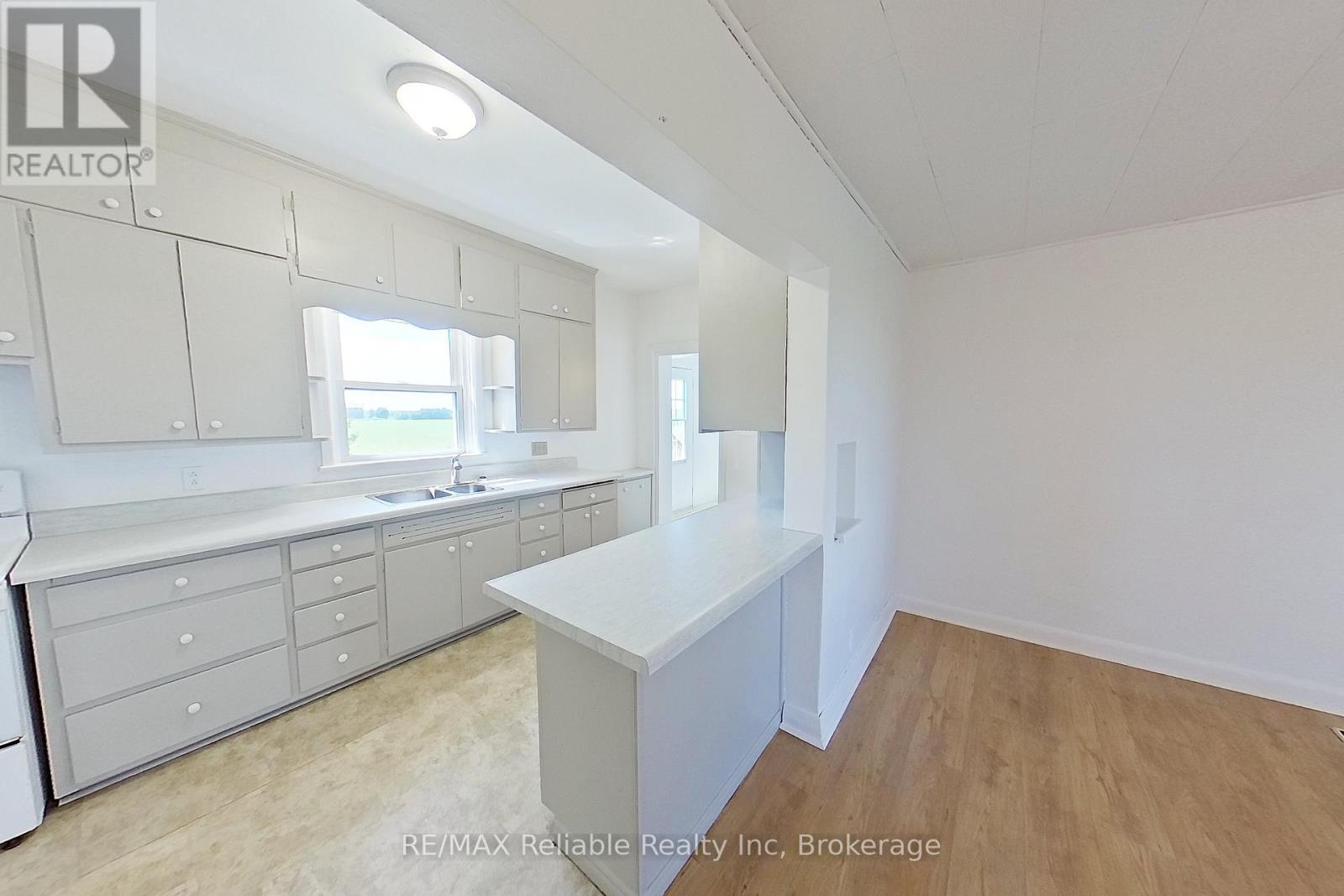 39376 Reid Road, North Huron (Wingham), Ontario  N0G 2W0 - Photo 13 - X12263384