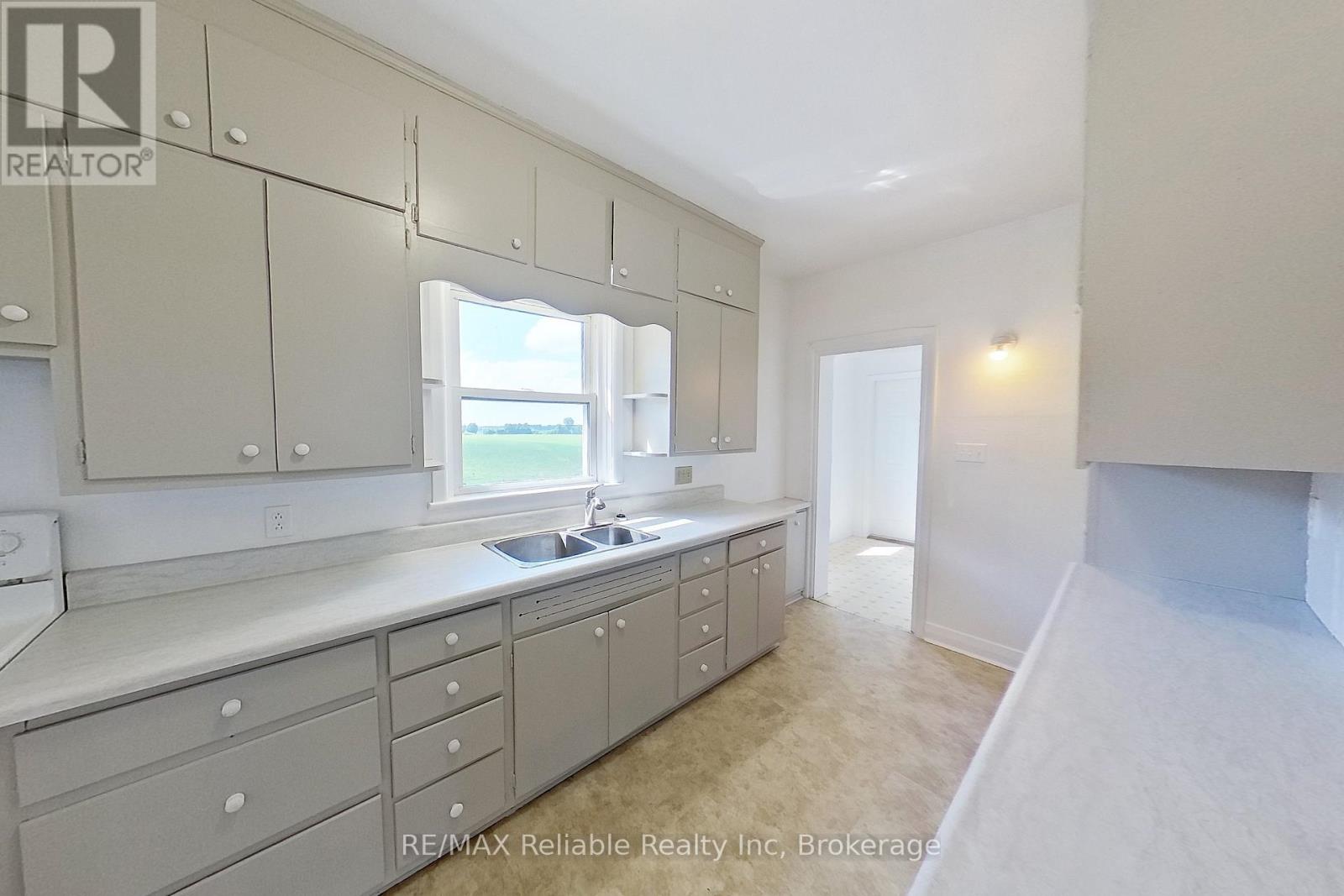 39376 Reid Road, North Huron (Wingham), Ontario  N0G 2W0 - Photo 15 - X12263384